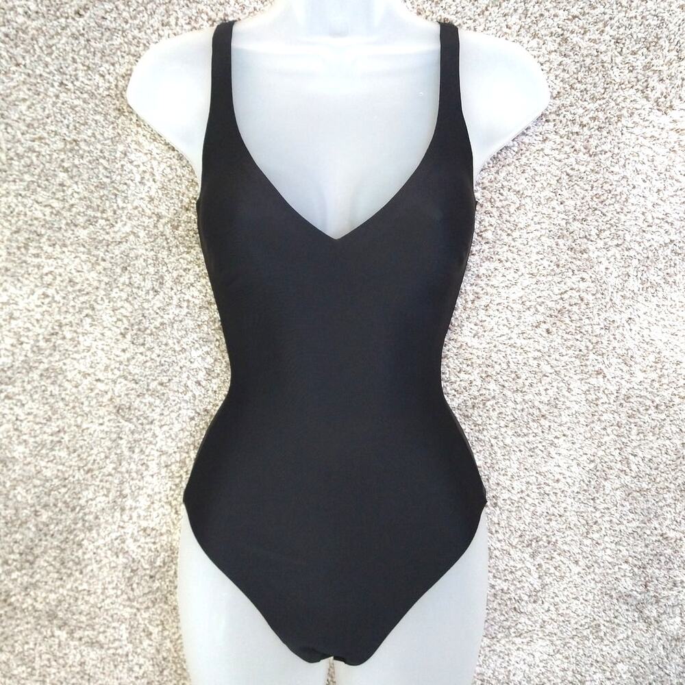 SKIMS Unlined Plunge Thong Bodysuit size M